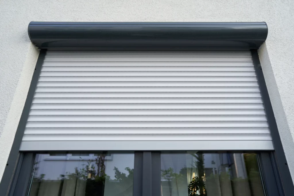 S V P Assistance Depannage Serrurerie Au Var Et Alpes Maritimes Volet Roulant Store Banne